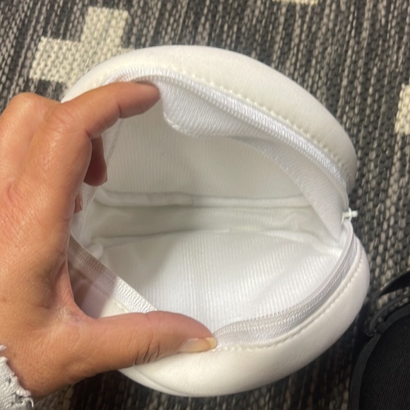 Bundle (2) Beats Cases - Picture 4 of 5